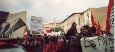 Sciopero di Venerd 6 Dicembre 2002 contro i tagli e i licenziamenti minacciati dal ministro Moratti