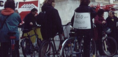 7/12/2000 L'Unicobas scuola manifesta davanti a Montecitorio contro il disordino dei cicli