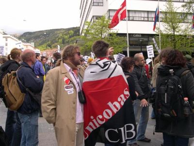 manifestazione contro la politica scolastica neo-liberista di fronte all'albergo dove aveva luogo l'incontro dei ministri dell'educazione