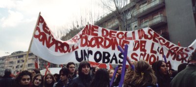 Manifestazione di Gioved 20 Dicembre 2001 contro il pessimo progetto di riforma davanti al Palazzo dei Congressi