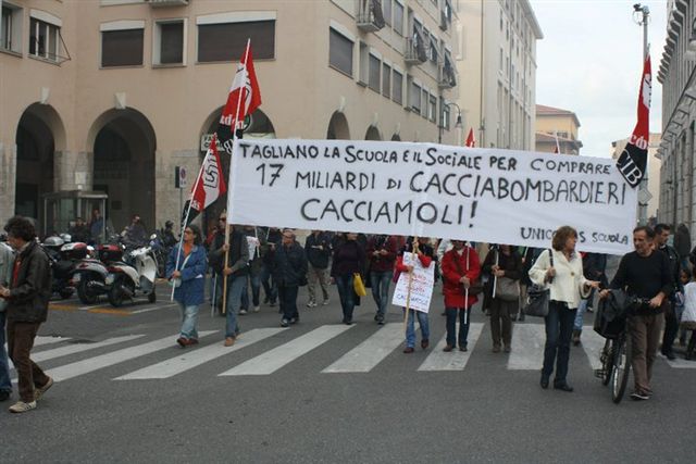 manifestazione contro le spese militari a Livorno